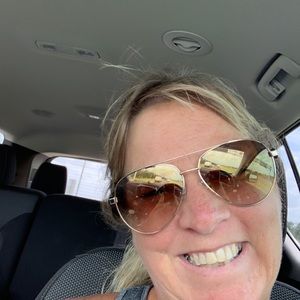 Meet your Posher, Crystal